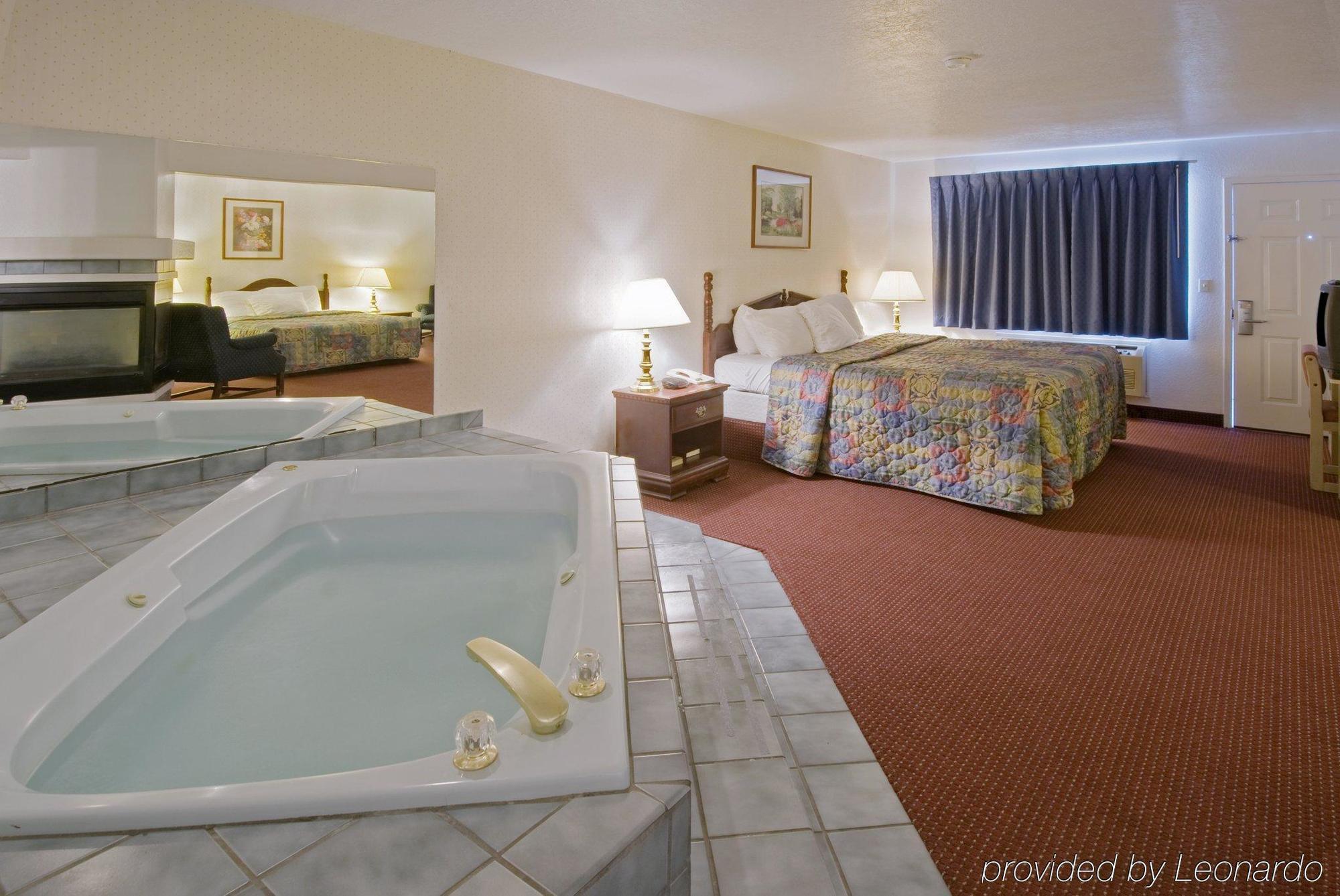 Quality Inn Show Low Room photo